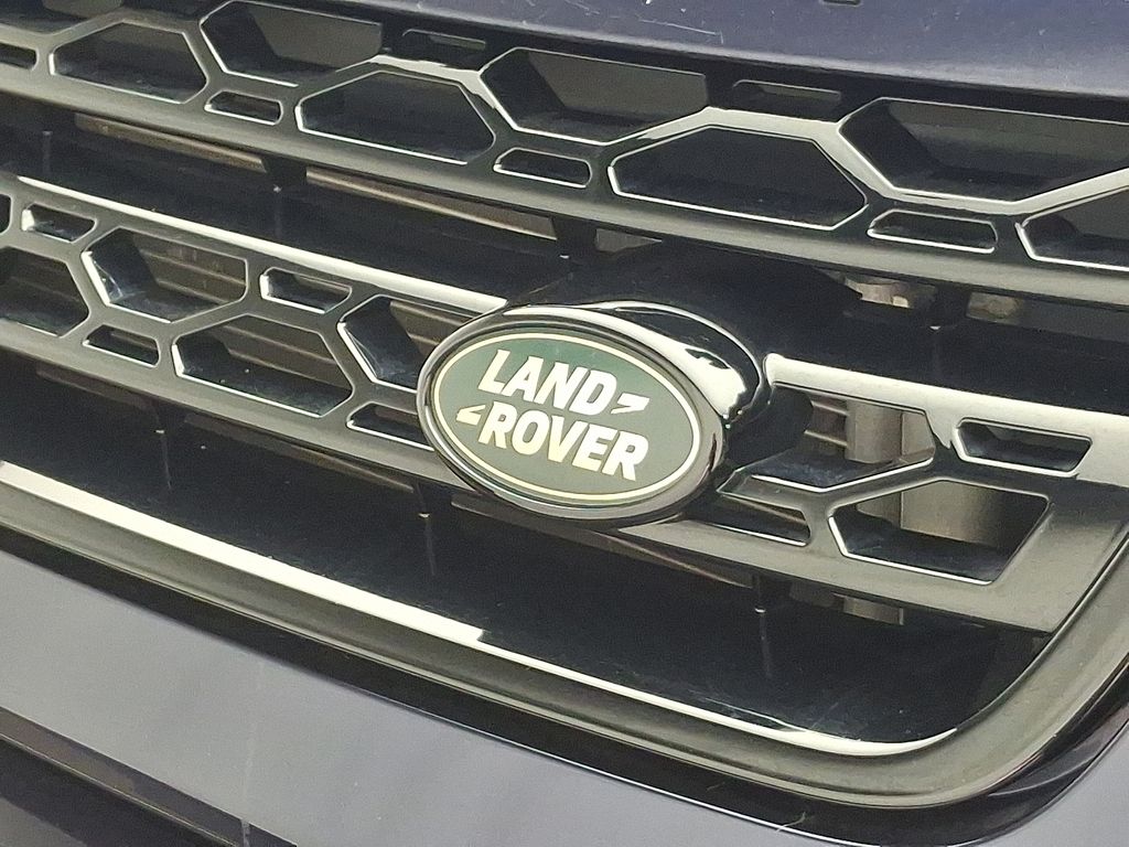 Thumbnail: 2016 Land Rover Discovery Sport - 32