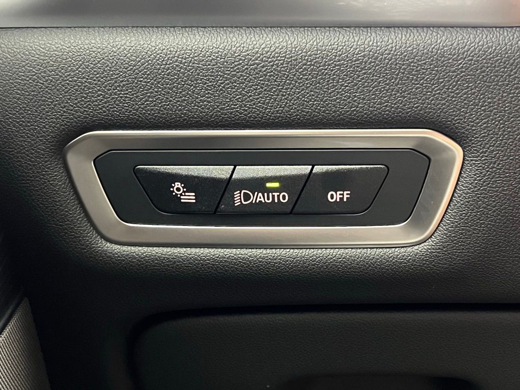 Thumbnail: 2026 BMW X7 - 21