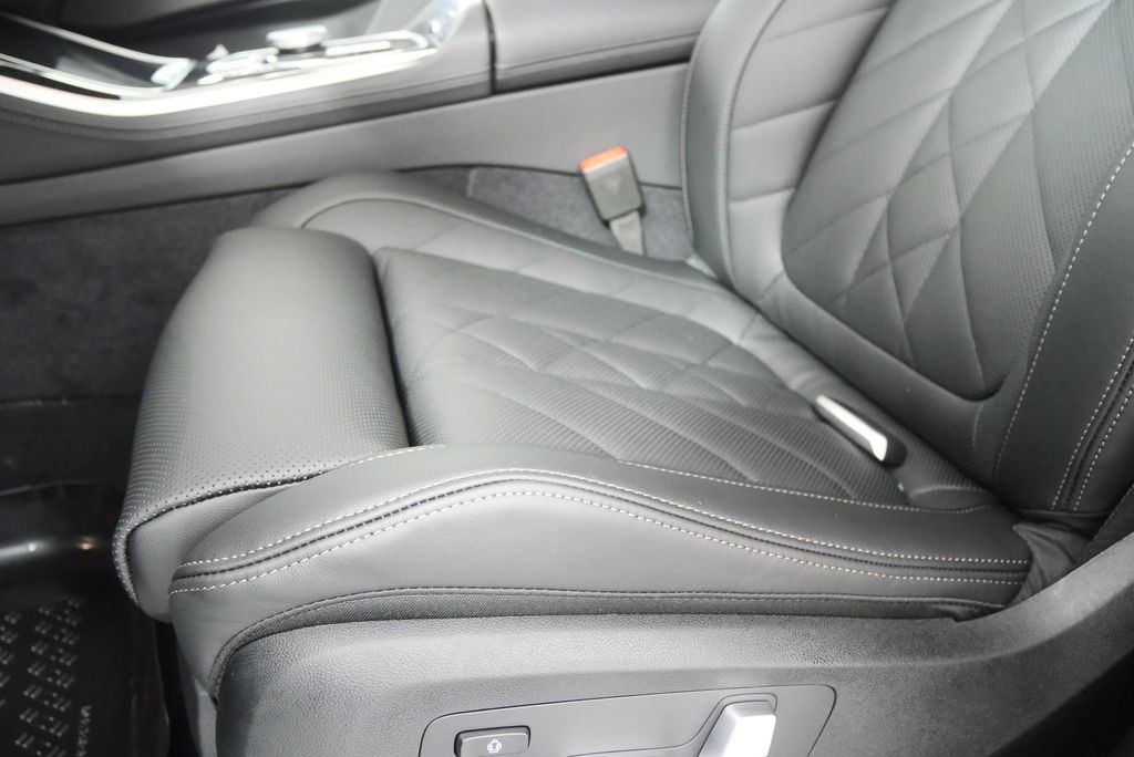 Thumbnail: 2026 BMW X5 - 10