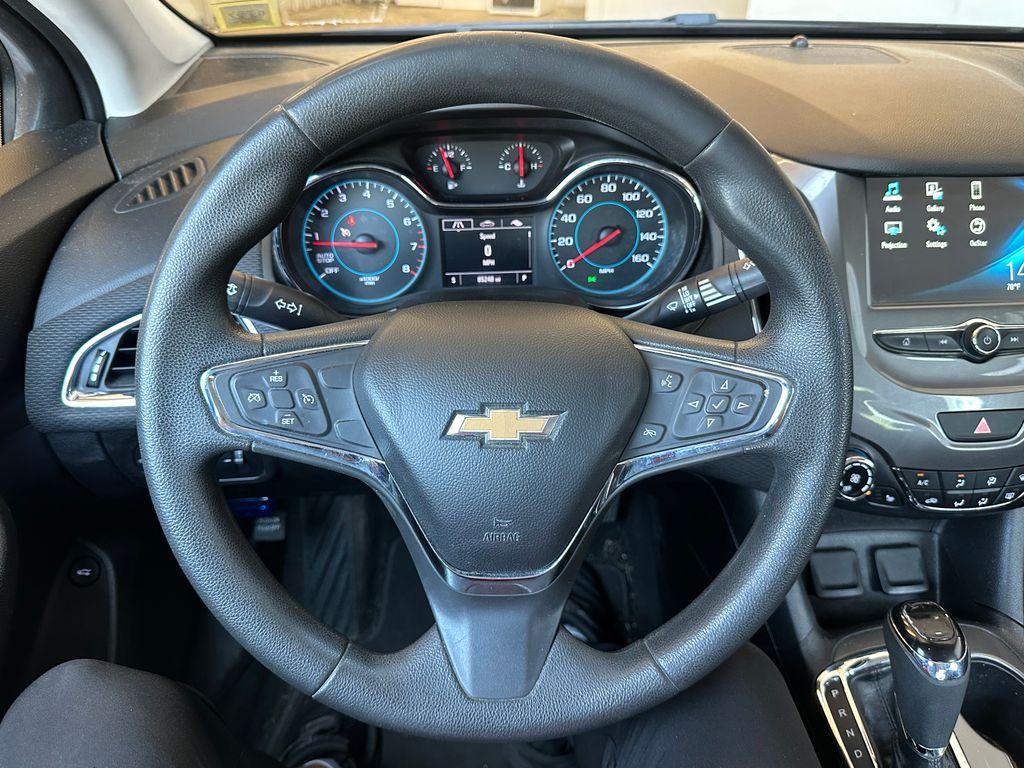 2018 Chevrolet Cruze #2