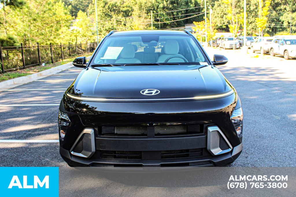 Used 2025 Black Hyundai SEL image 8