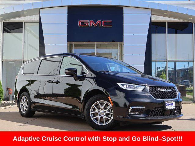  2025 Chrysler Pacifica Select FWD   