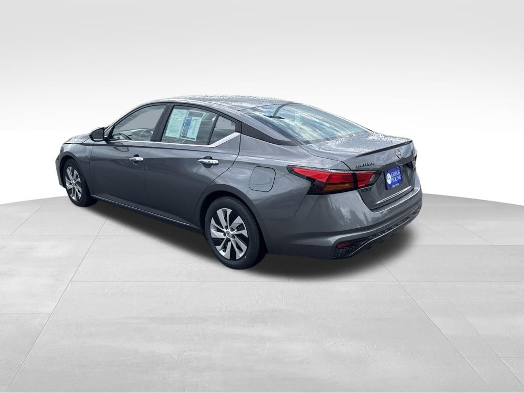 Used 2024 Nissan Altima Sedan