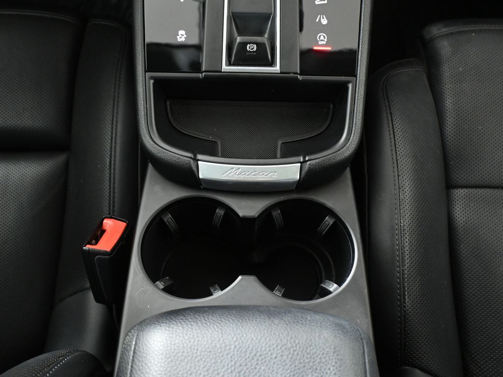 Thumbnail: 2022 Porsche Macan - 25