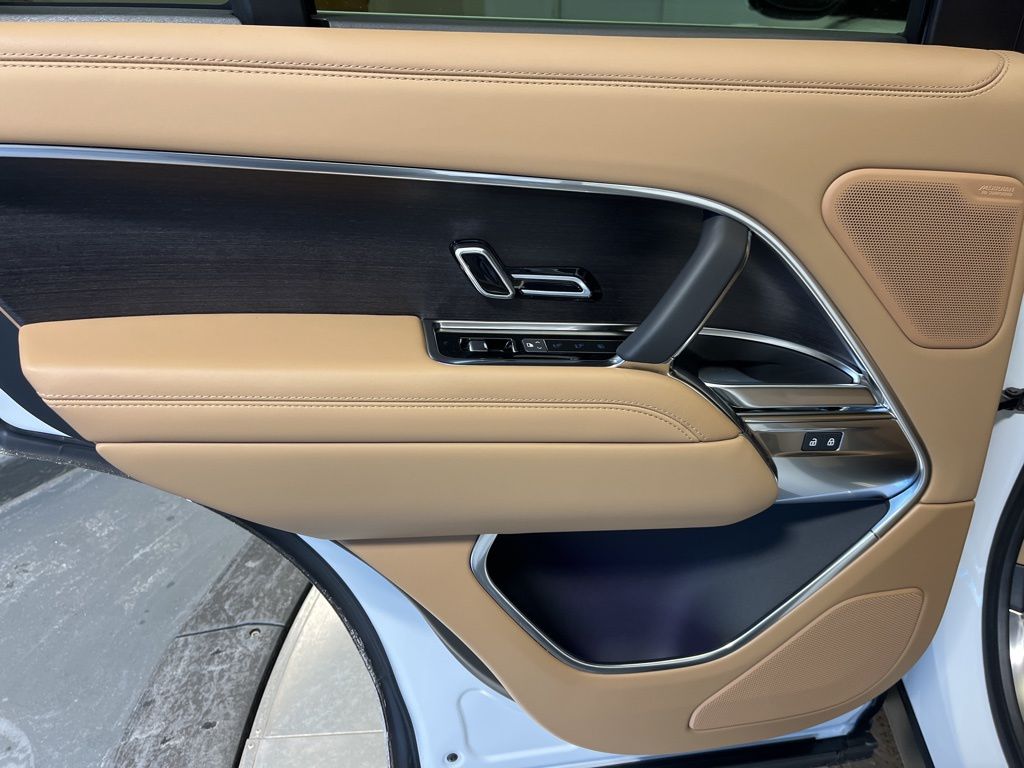 Thumbnail: 2026 Land Rover Range Rover - 23