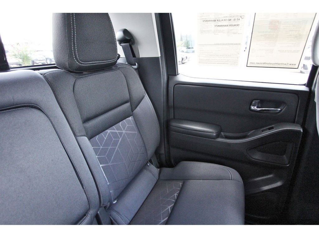 2025 Nissan Frontier SV - 9