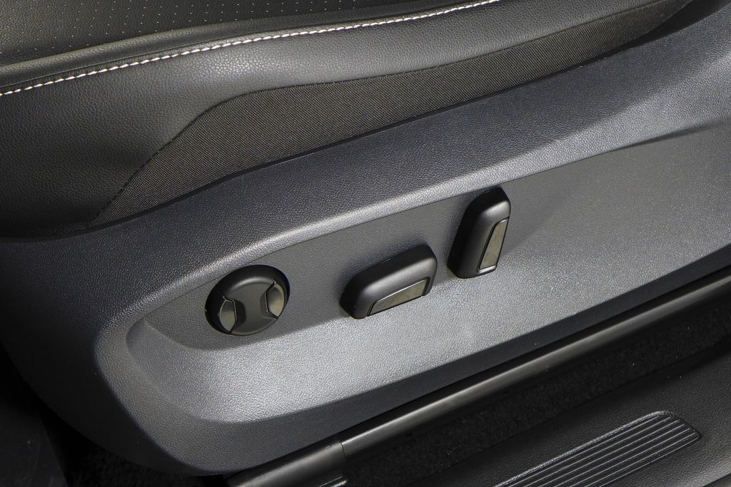 Thumbnail: 2023 Volkswagen Tiguan - 22