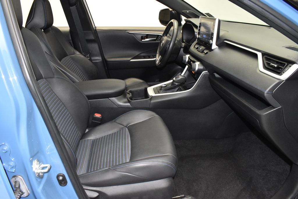 2022 Toyota RAV4 XSE 26