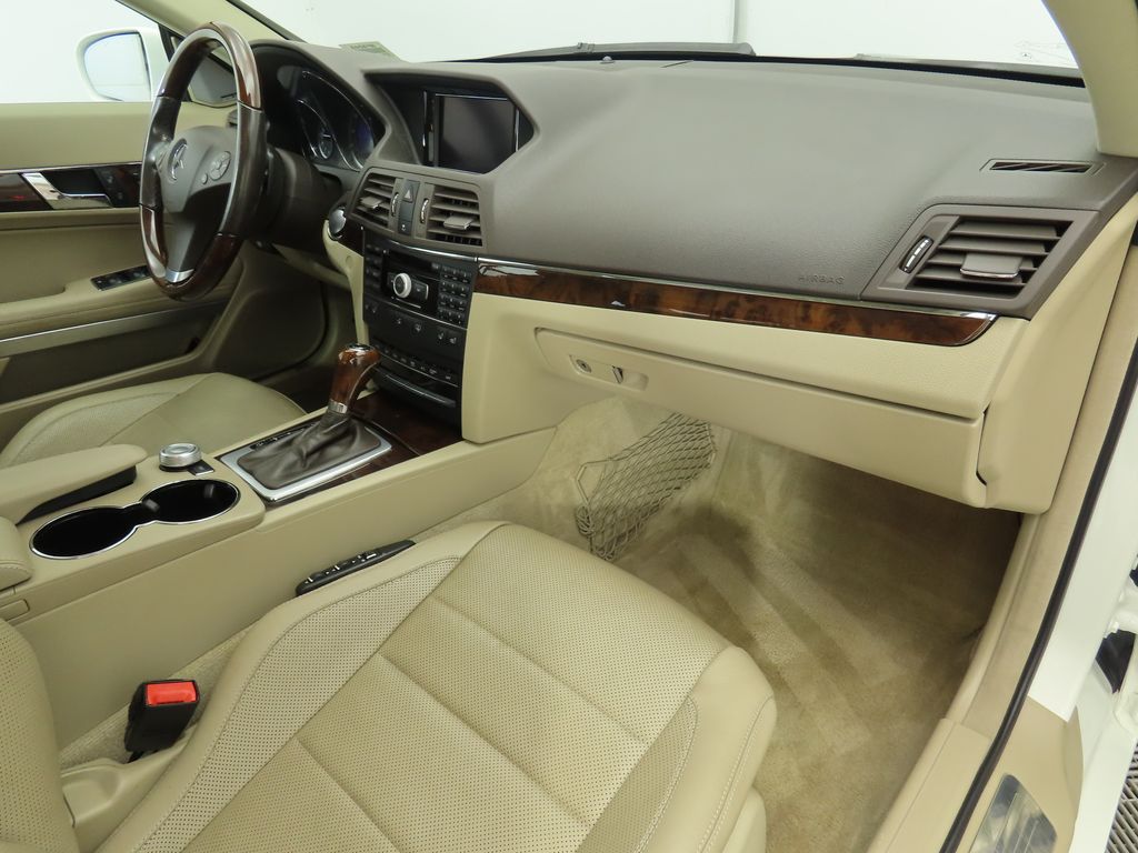 Thumbnail: 2010 Mercedes-Benz E-Class - 18