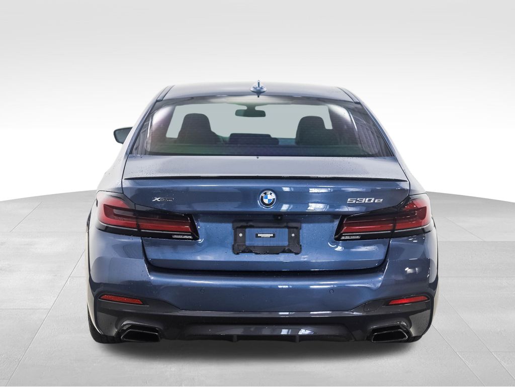 Thumbnail: 2023 BMW 5 Series - 4