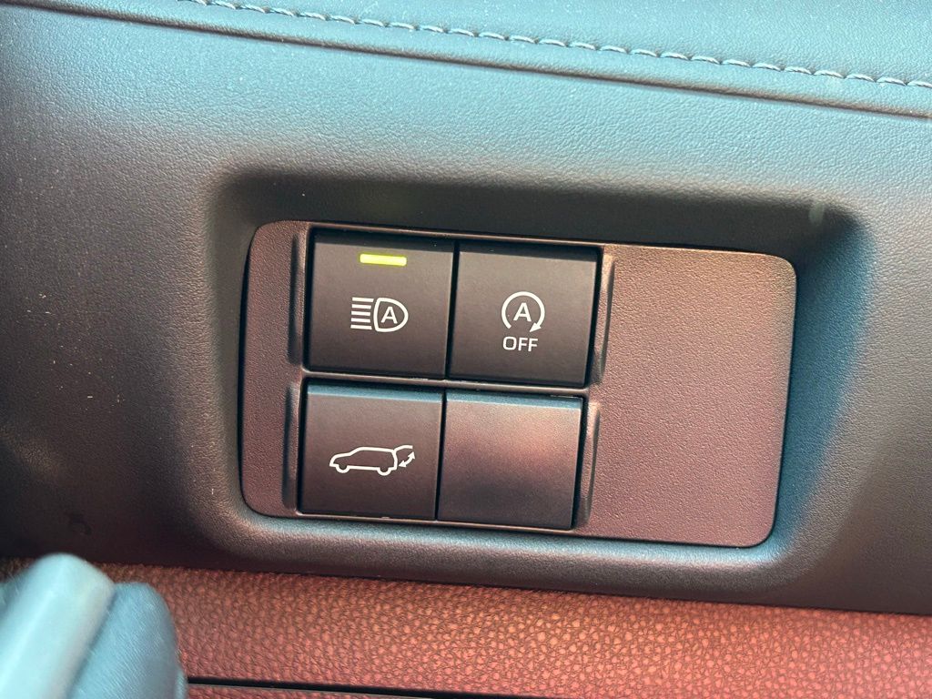 Thumbnail: 2023 Toyota Highlander - 19