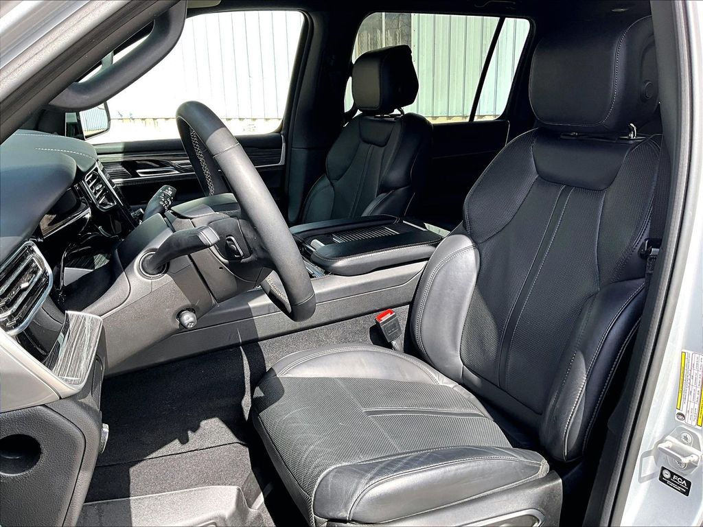 2022 Jeep Wagoneer — photo 10