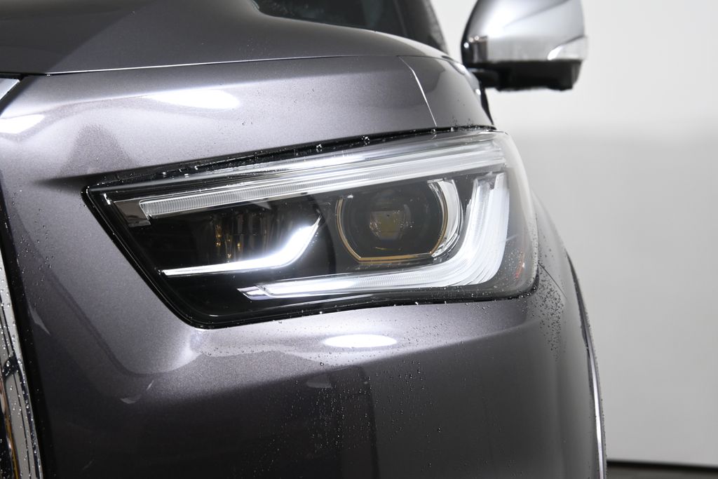 2023 INFINITI QX80 Sensory 11