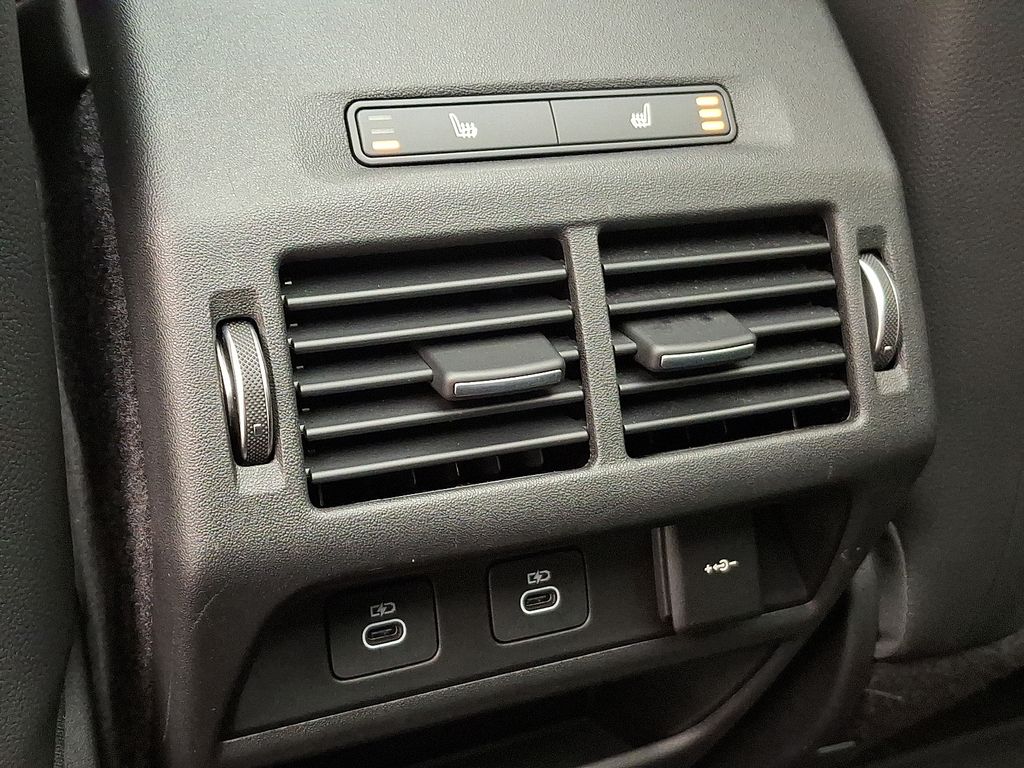 Thumbnail: 2025 Land Rover Discovery Sport - 11