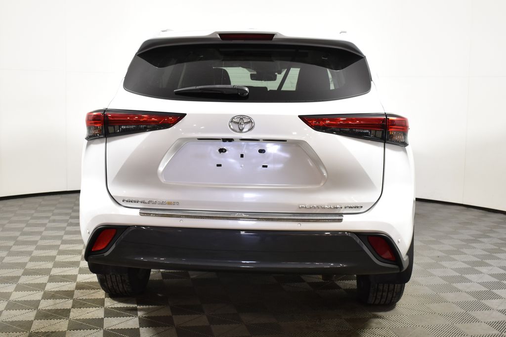 Thumbnail: 2022 Toyota Highlander - 7