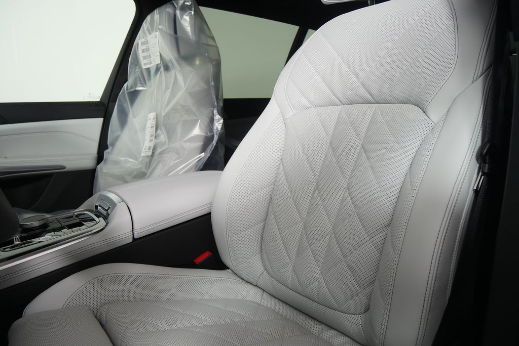 Thumbnail: 2026 BMW X7 - 11