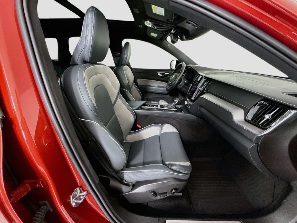 Thumbnail: 2021 Volvo XC60 - 20