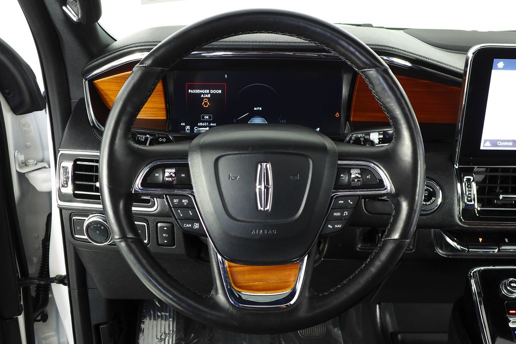Thumbnail: 2019 Lincoln Navigator - 29