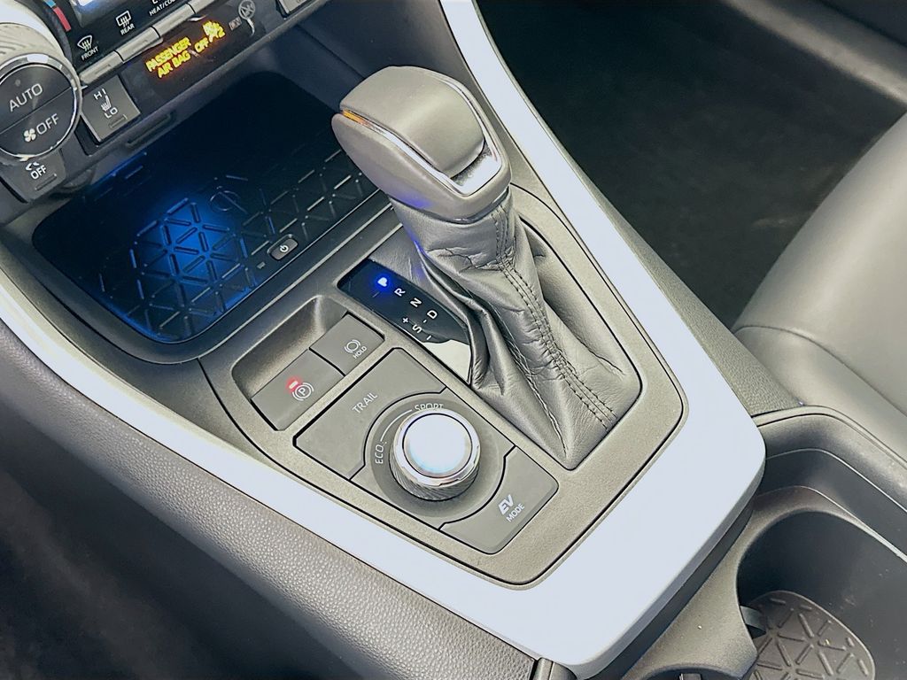 Thumbnail: 2021 Toyota RAV4 - 17