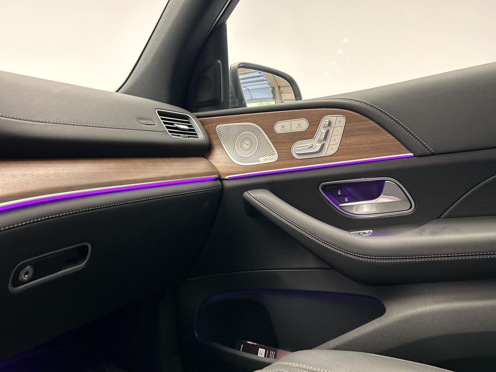 Thumbnail: 2026 Mercedes-Benz GLS - 21