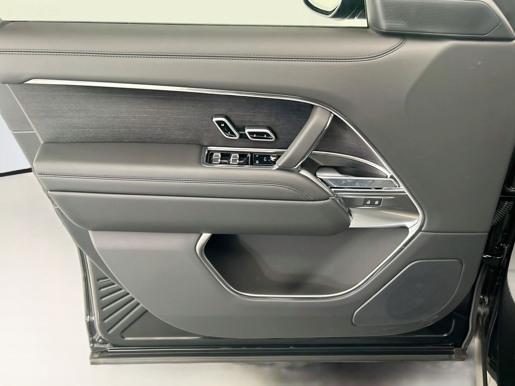 Thumbnail: 2026 Land Rover Range Rover - 23