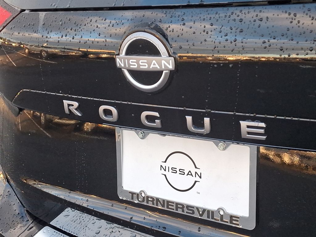 2025 Nissan Rogue SV 11