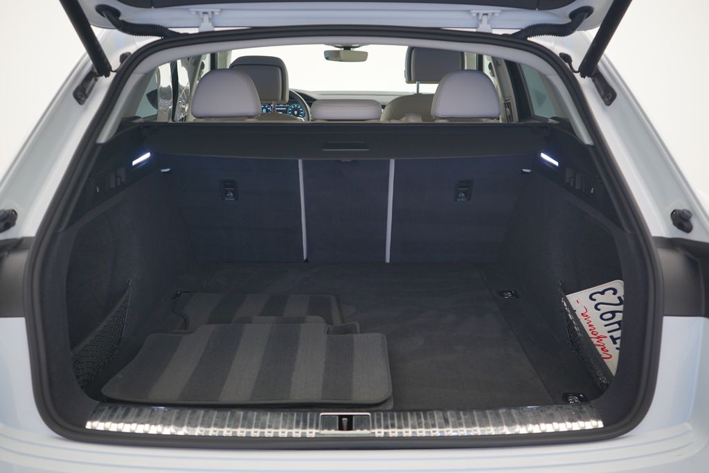 Thumbnail: 2024 Audi Q8 e-tron - 12