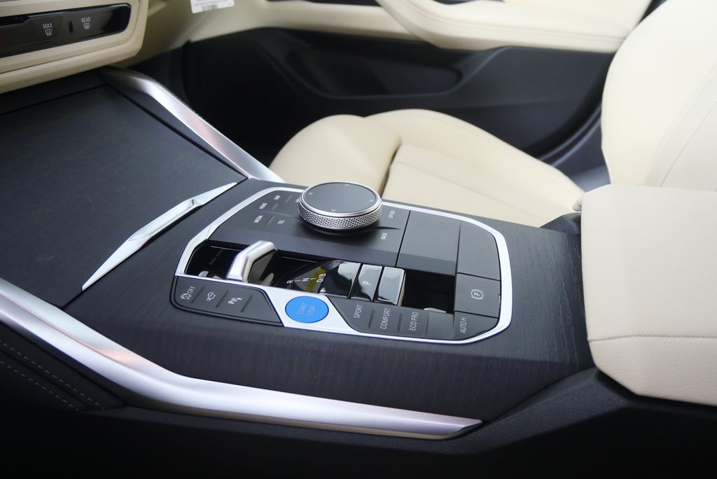 Thumbnail: 2026 BMW i4 - 21