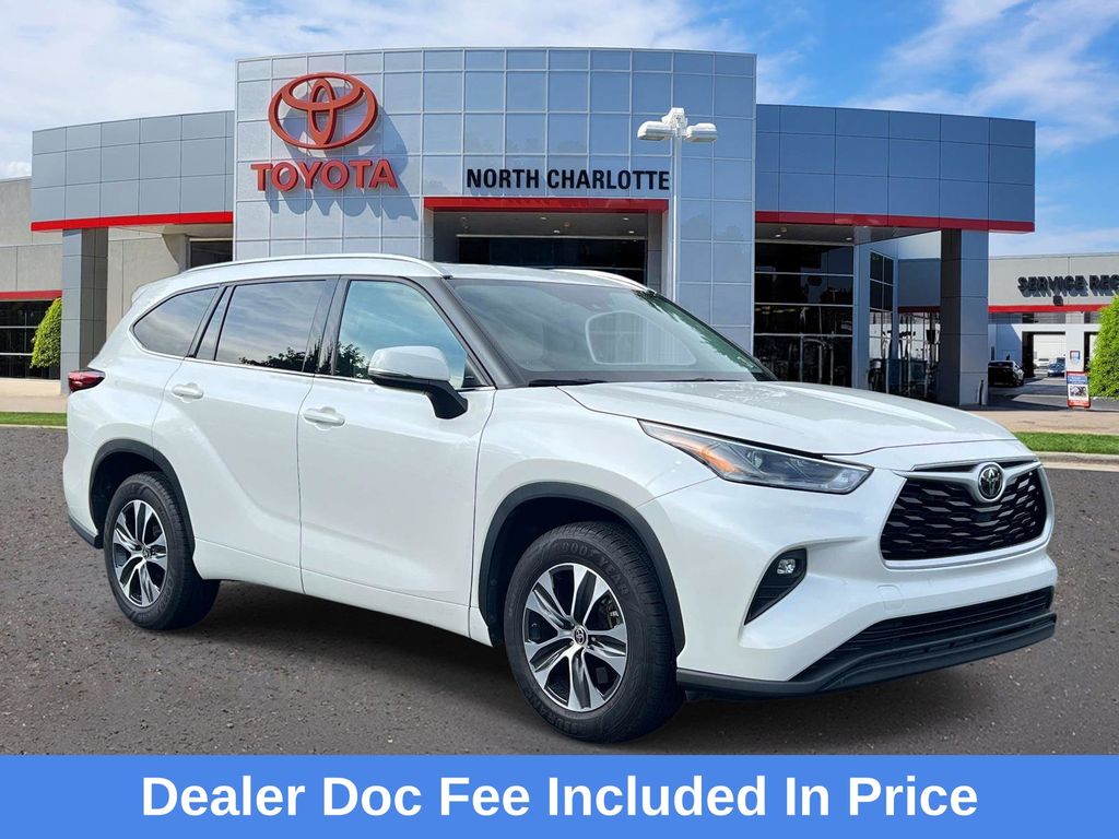 White (Blizzard Pearl) 2021 Toyota Highlander SUV / Crossover Front-Wheel Drive 8-Speed Automatic