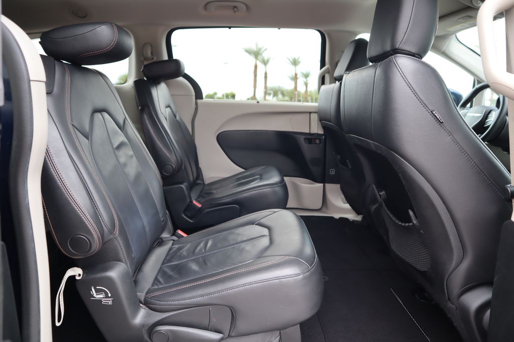 Thumbnail: 2017 Chrysler Pacifica - 21