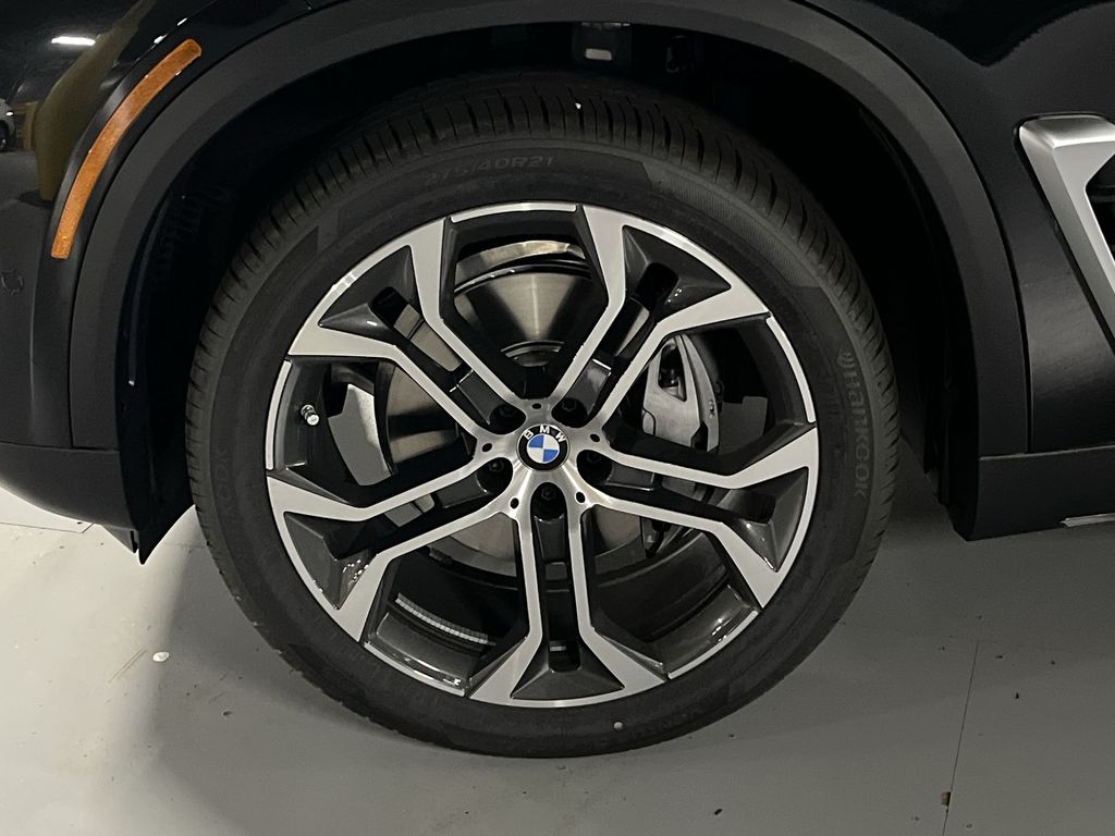 Thumbnail: 2026 BMW X5 - 10