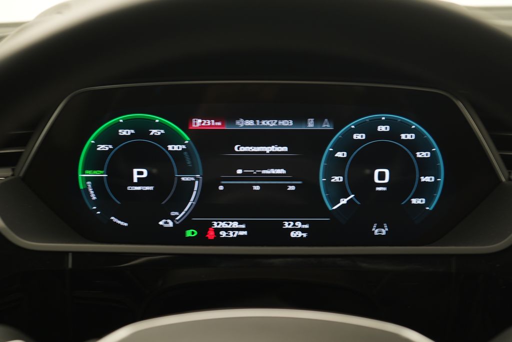 Thumbnail: 2024 Audi Q8 e-tron - 10