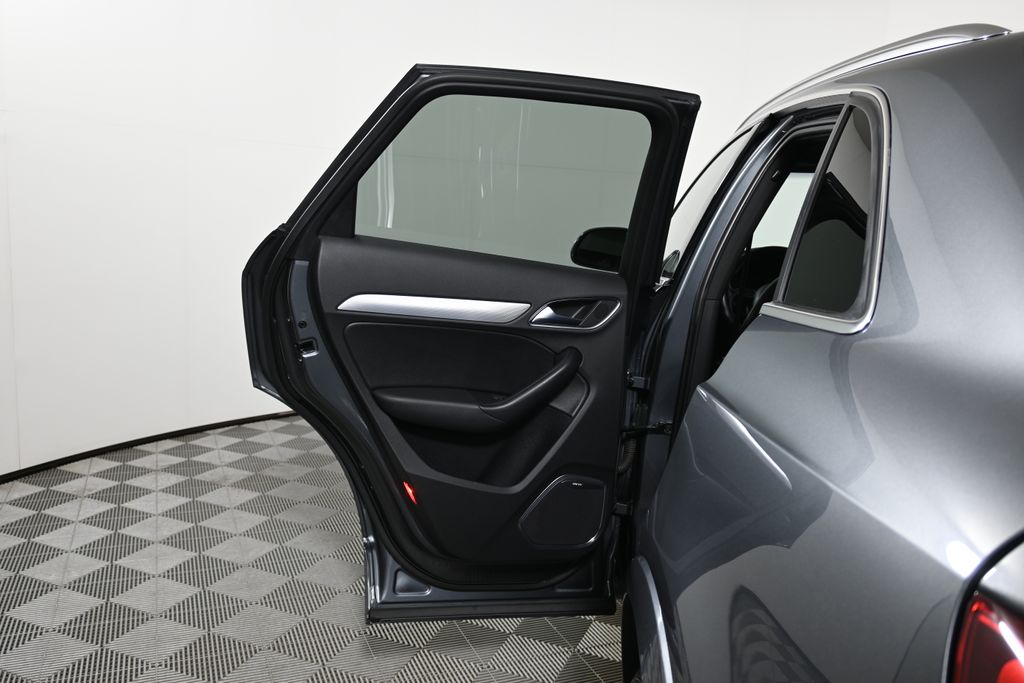 Thumbnail: 2016 Audi Q3 - 31