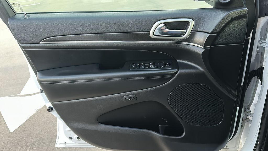 2018 Jeep Grand Cherokee Limited White at Shottenkirk Kia Fort Bend