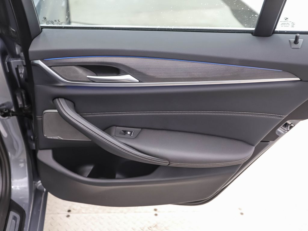 Thumbnail: 2023 BMW 5 Series - 25