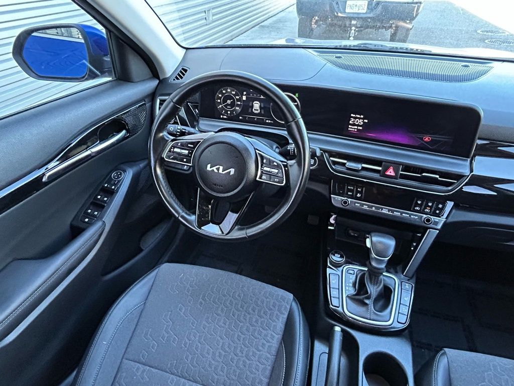 Used 2024 Blue Kia X-Line image 6