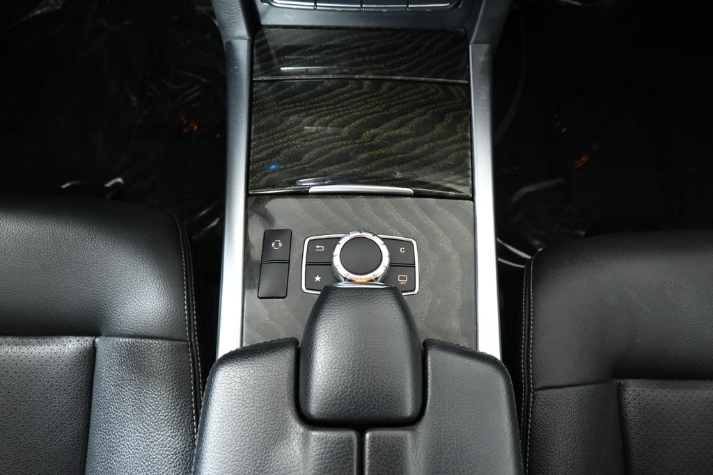 Thumbnail: 2016 Mercedes-Benz E-Class - 26
