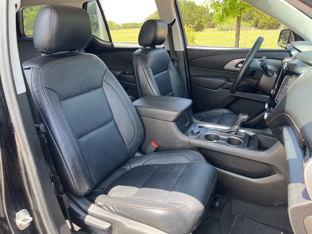 2020 Chevrolet Traverse LS 28