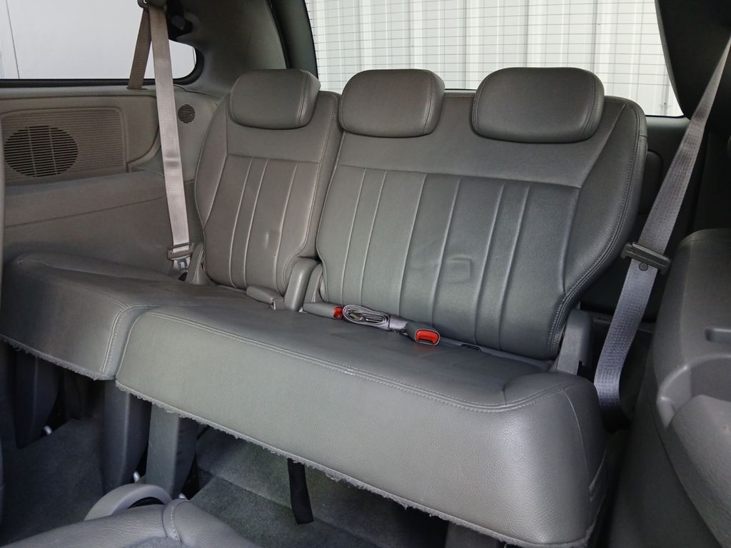 Used Car 2005 Chrysler Town & Country  Touring For Sale Under $10,000 In Austin, Texas
