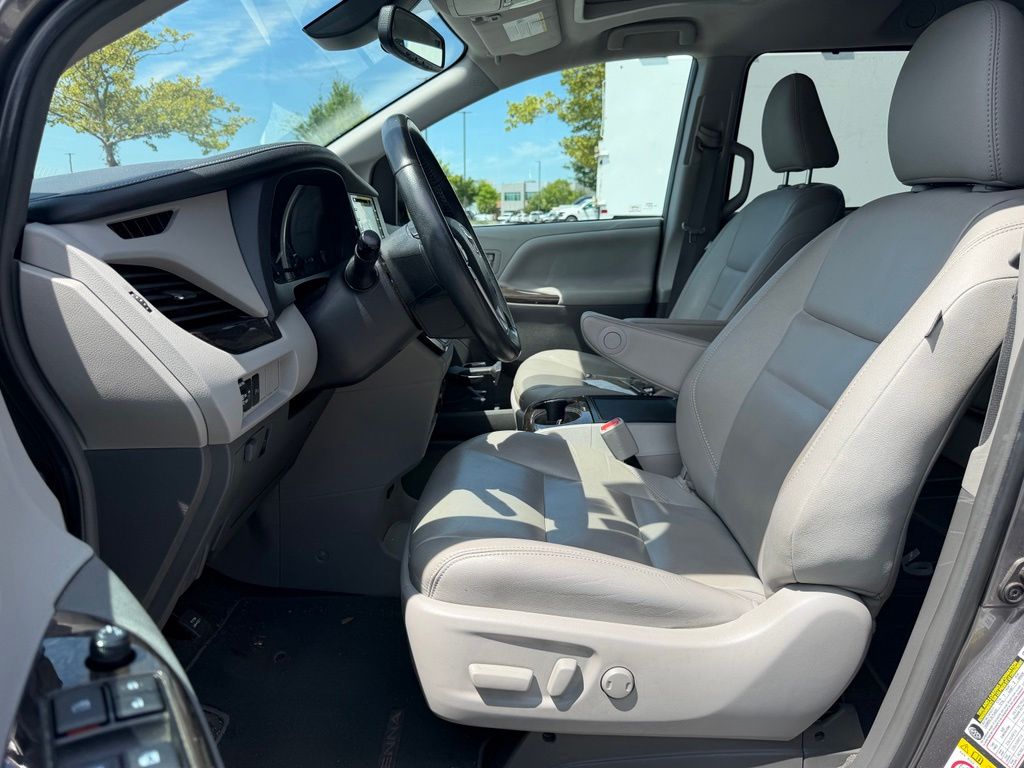 2018 Toyota Sienna XLE Premium 7 Passenger