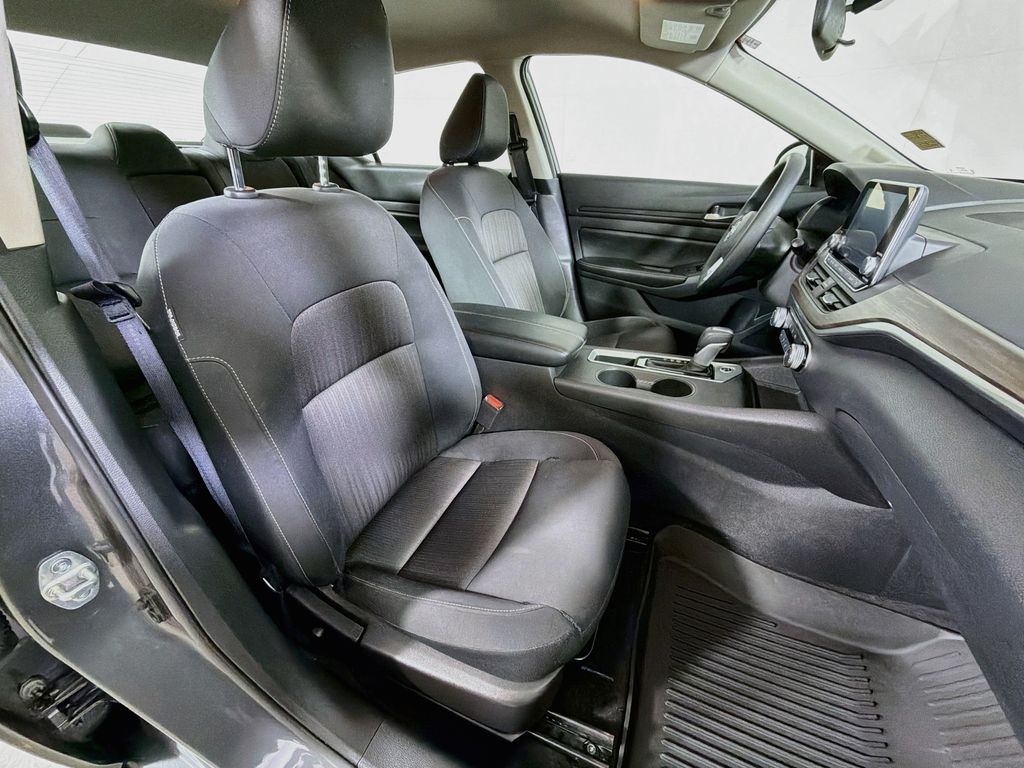 Used 2025 Nissan Altima Sedan