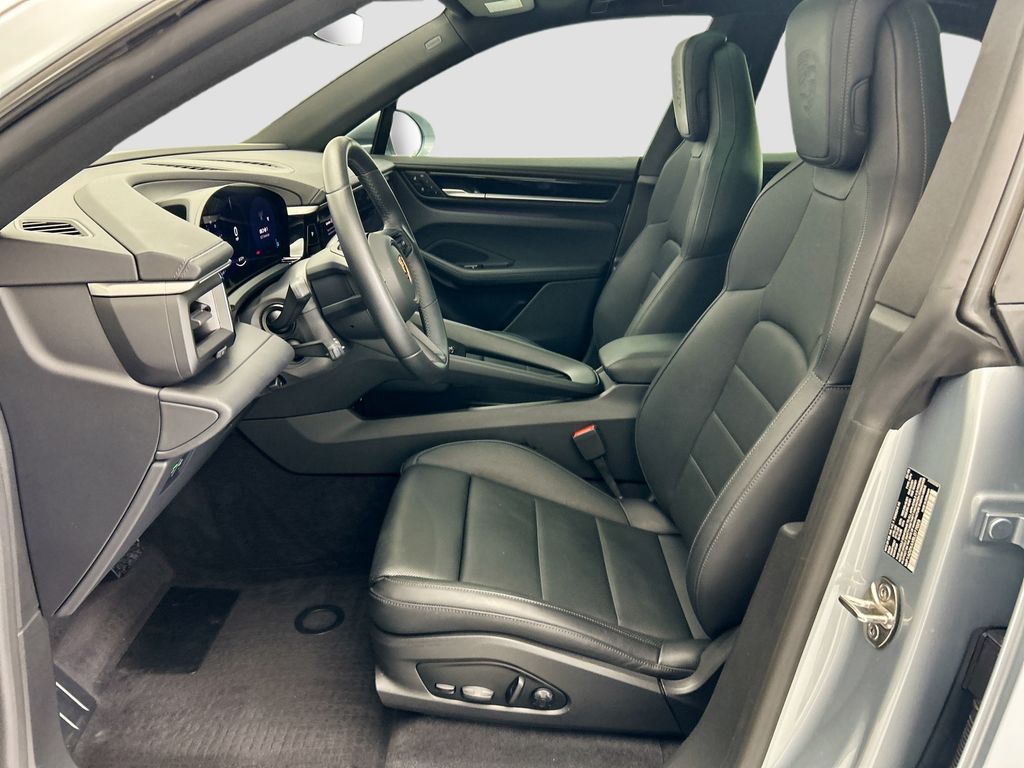 Thumbnail: 2025 Porsche Macan - 5