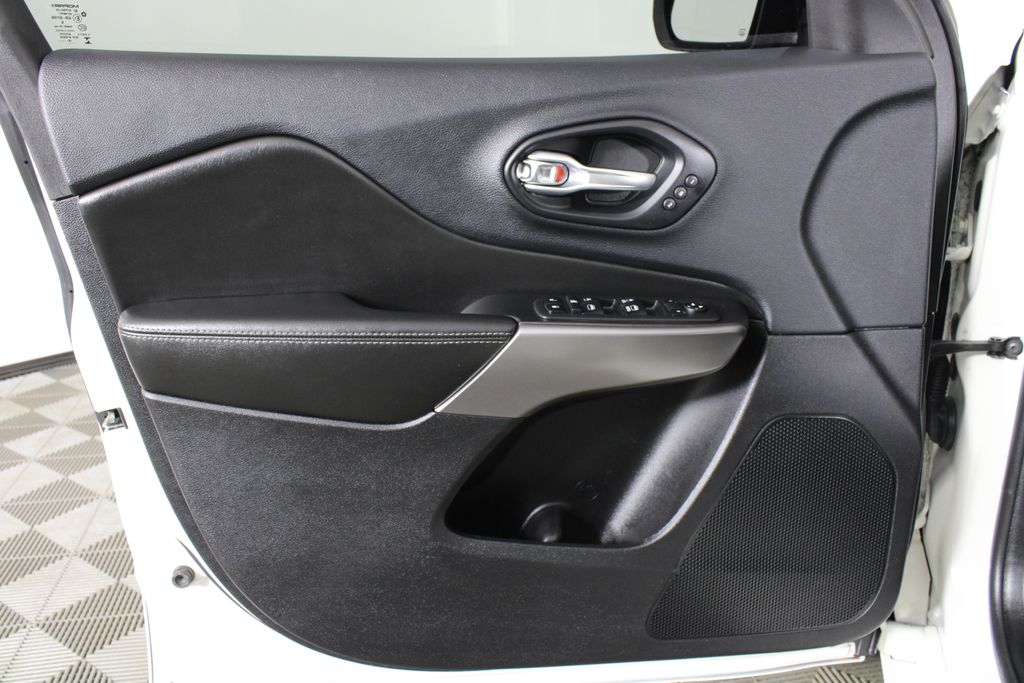 Used 2019 Jeep Cherokee for sale in 