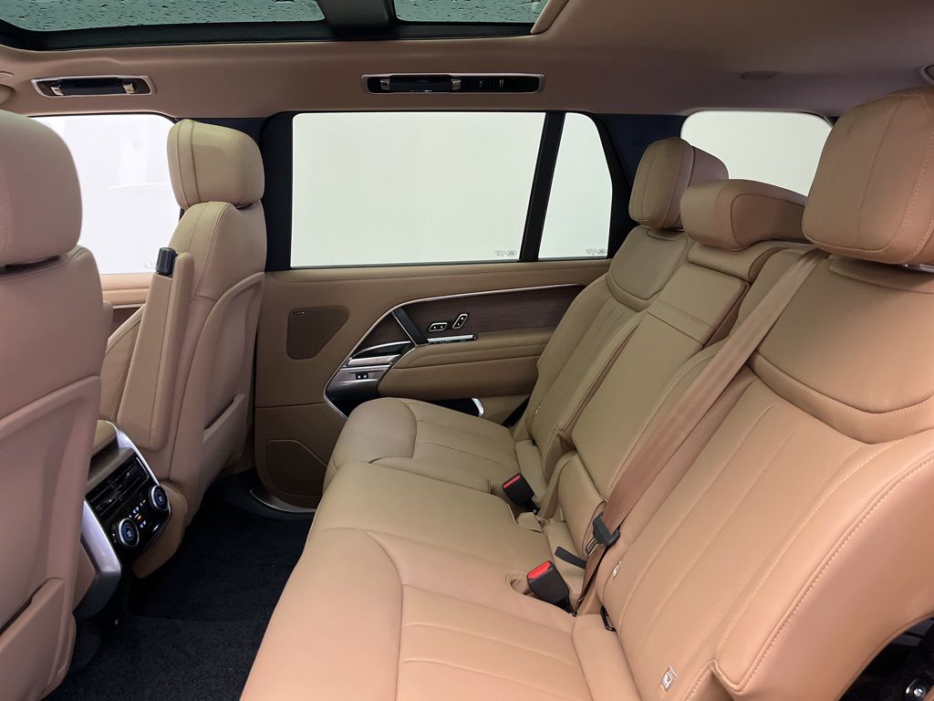 Thumbnail: 2025 Land Rover Range Rover - 25