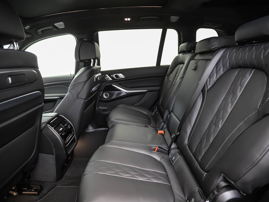 Thumbnail: 2026 BMW X7 - 22