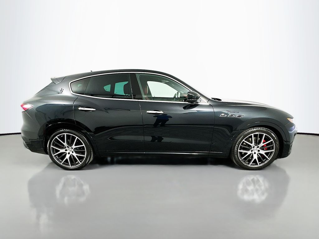 Thumbnail: 2022 Maserati Levante - 4