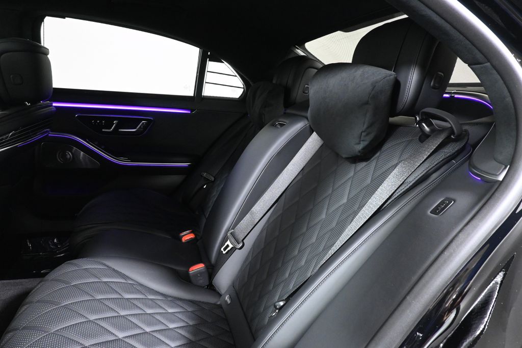Thumbnail: 2025 Mercedes-Benz S-Class - 4