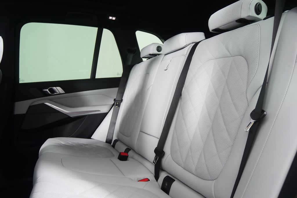 Thumbnail: 2026 BMW X5 - 16