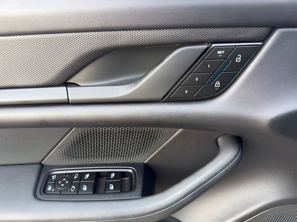 Certified Used 2022  Porsche  image 12