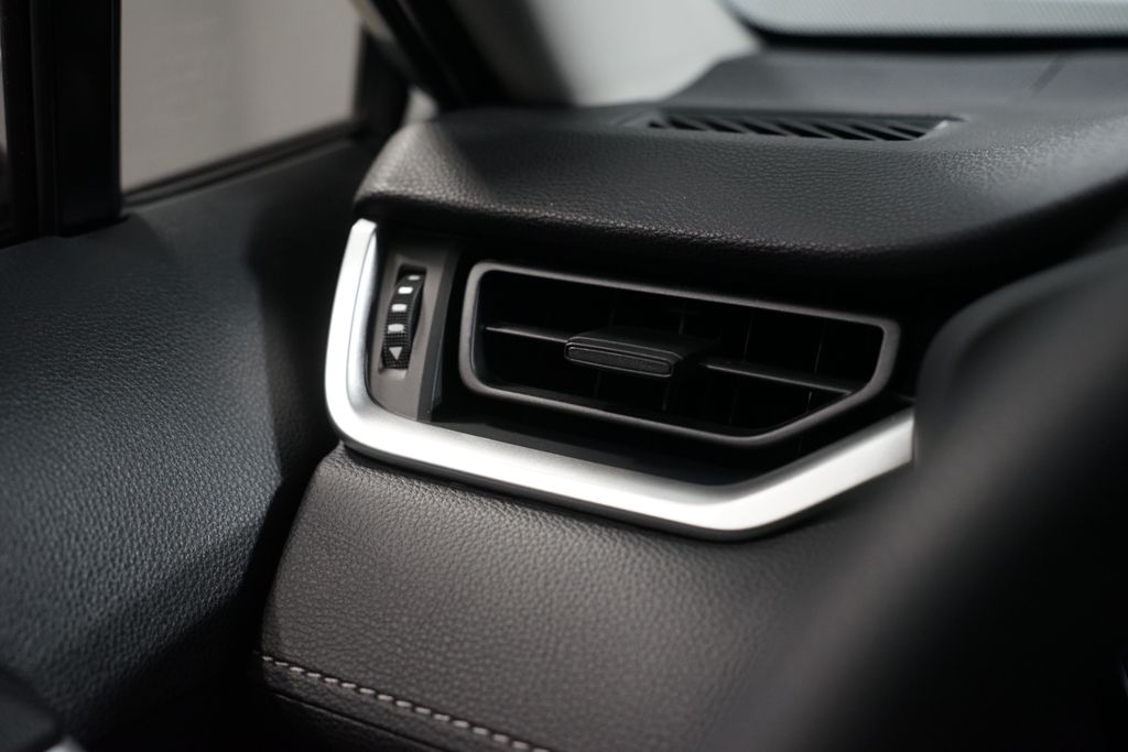 Thumbnail: 2025 Toyota RAV4 - 25